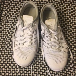 Nike Free trainer 6, white, size 9. Excellent!!